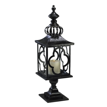 Light up your outdoor space with our collection of beautiful lanterns and hurricane lamps.