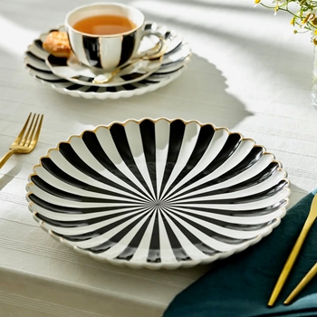 Plate - Porcelain Black & White Scallop Dinner 11in