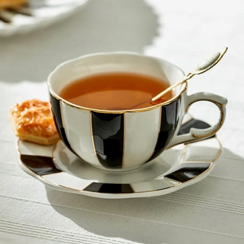 Tea Cup & Saucer - Porcelain Black & White Scallop 7OZ  6x3in