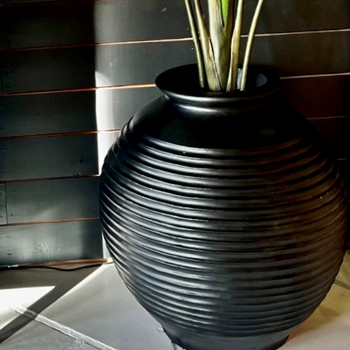 Urn - Ribbed 36W/29H - Base 8x8in - Fibreglass Flat Black